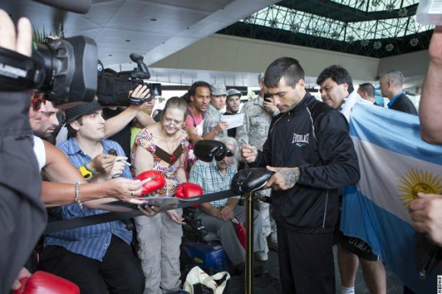 007_Matthysse_arrives.jpg