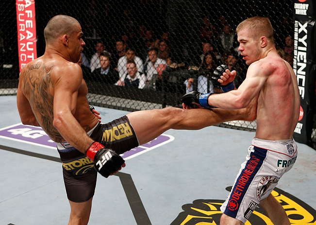 12_Barao_McDonald_17.jpg