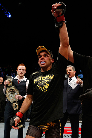 12_Barao_McDonald_30.jpg