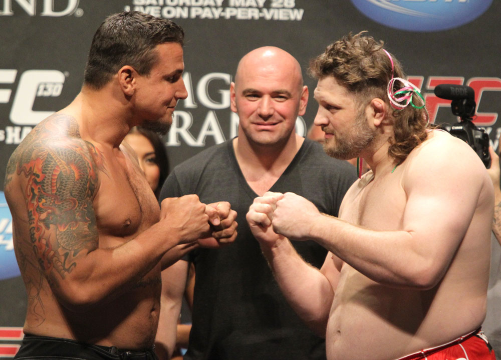 54 UFC130 QnA Weighins