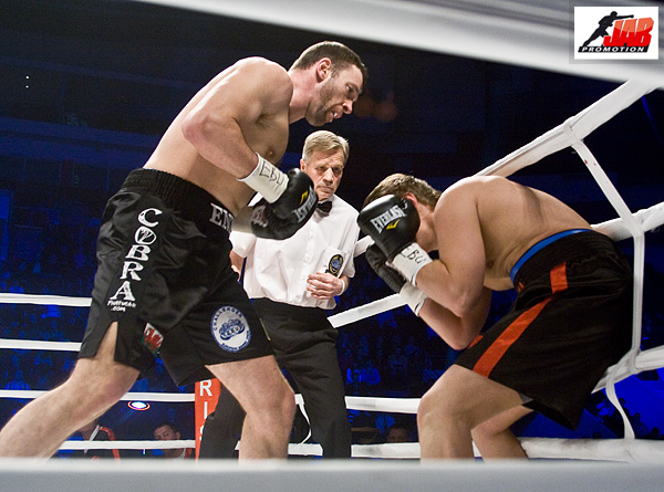 бой Котлобай-Маккаринелли (Санкт-Петербург, 27 апреля 2010)