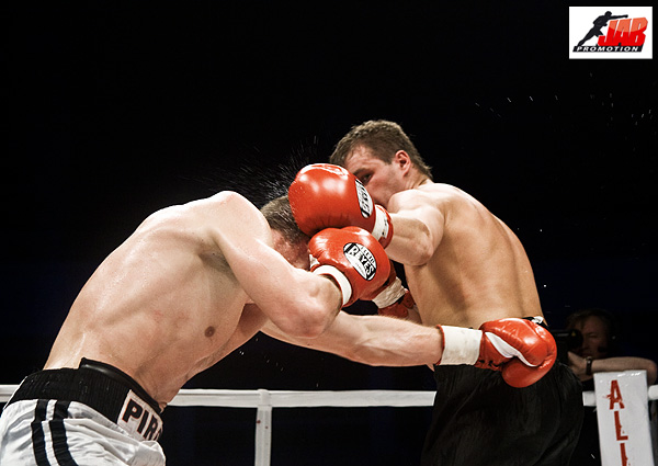 бой Пирог-Мелес (СПб, 27 апреля 2010 года)