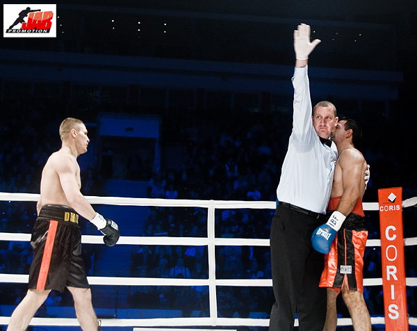 бой Сухотский - Ньевас (Санкт-Петербург, 27 апреля 2010)