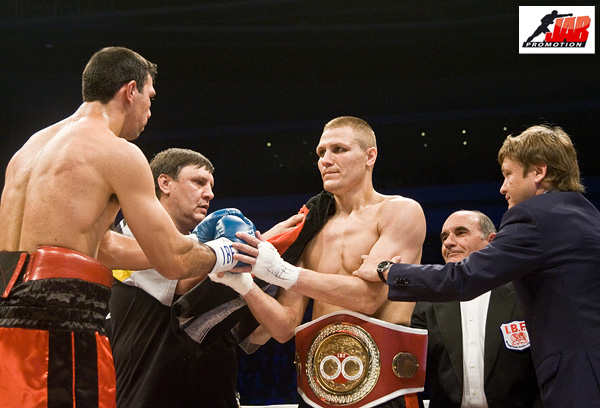 бой Сухотский - Ньевас (Санкт-Петербург, 27 апреля 2010)