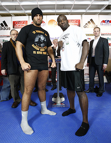 Manuel_Charr_vs_Owen_Beck_01.jpg