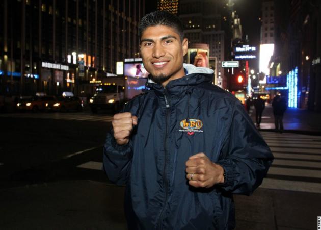 MikeyGarcia_NYarrival_140120_001a.jpg