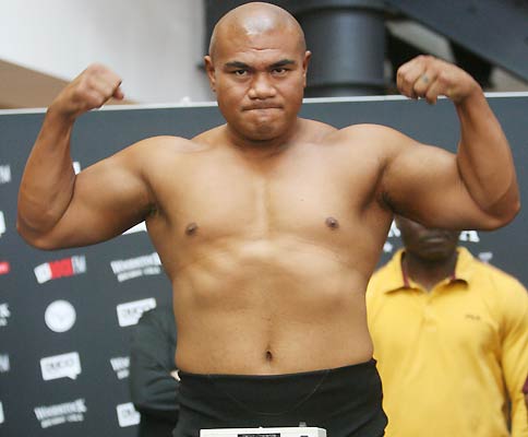 Взвешивание Дэвида Туа и Фрайди Ахунаньи 30.03.2010