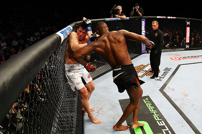 UFC159_11_Jones_Sonnen_12.jpg