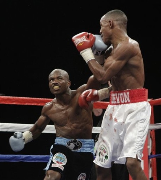 Тимоти Брэдли — Девон Александр