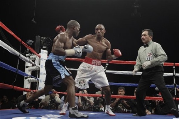 Тимоти Брэдли — Девон Александр