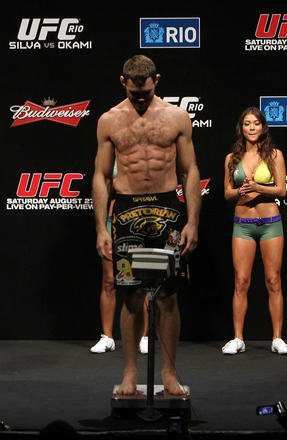ufc134_weighin_031.jpg