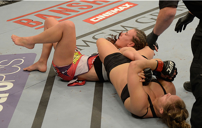 ufc168_10_rousey_vs_tate_049.jpg