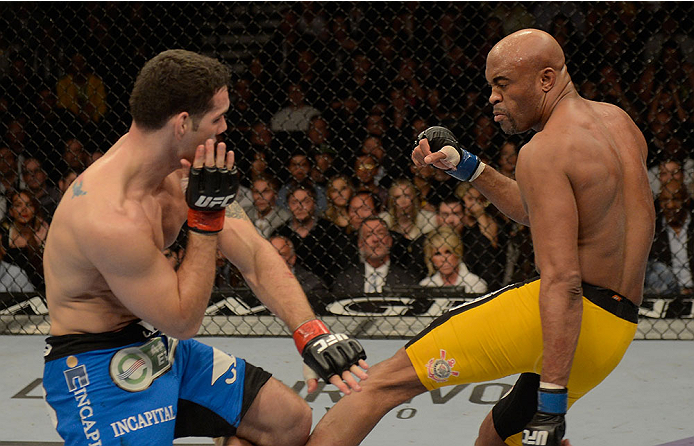 ufc168_11_weidman_vs_silva_026.jpg