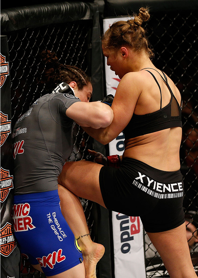ufc170_11_rousey_vs_cummins_005.jpg
