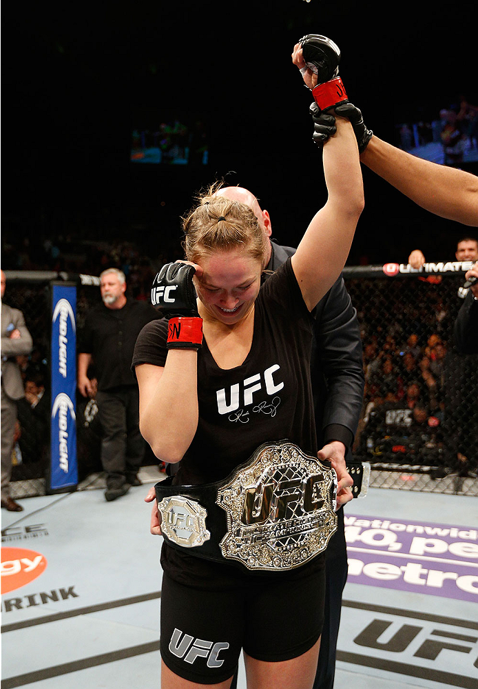 ufc170_11_rousey_vs_cummins_007.jpg